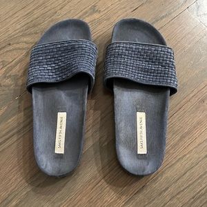 Saks fifth Avenue slide